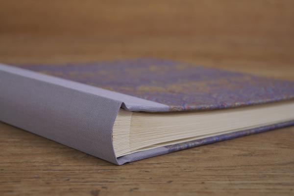 Fotoalbum mit hellen Seiten, quadratisch